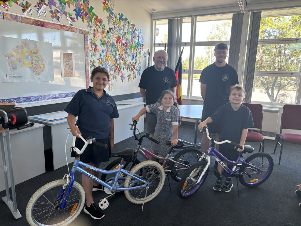 Children from Ardeer South Primary School happy to receive our 3 donated bikes from the Bike Hub Team.