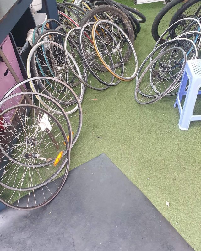 the hub community bike shop